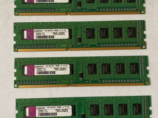 4 x Kingston 1 GB Ram DDR3 PC3-10600U KTW149-ELF 1Rx8