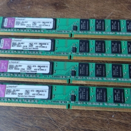 Kit 4Go 4 barrettes DDR2 1Go PC5300 667 Mhz Kingston Testées ( 2 lots à vendre)