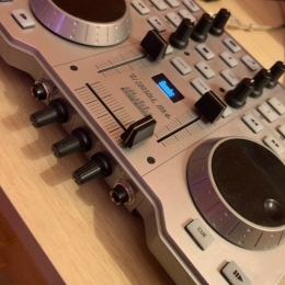 Platine vinyle + table de mix DJ