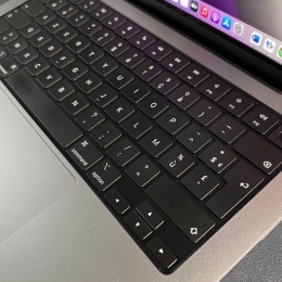 Apple MacBook Pro - Gris sidéral (14 pouces) 2021 en parfait état